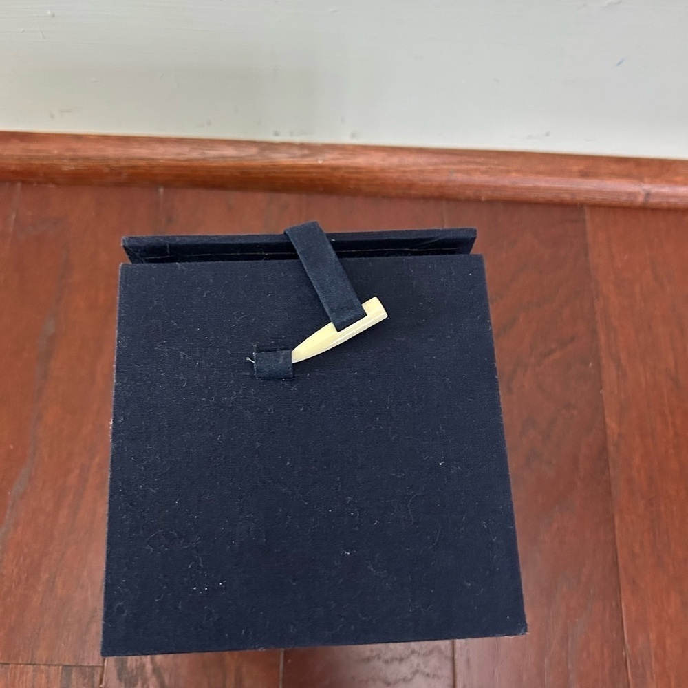 Hard Case Protective 4.75" Square Box Covered In Navy Fabric Gold Interior
Foam - Picture 8 of 8